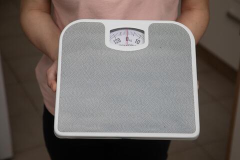 Врач Смирнова: при резком снижении калорий на диете вес может вырасти