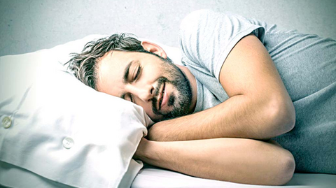 «Сон — ваш главный биохак»: нейрохирург назвал фактор, который важнее диет и тренировок для долголетия