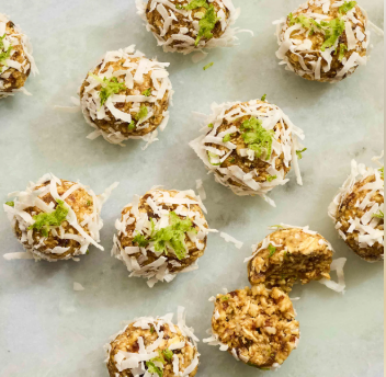 Вот 24 вкусных и простых перекуса, которые помогут вам похудеть — без чувства голода, со вкусом и пользой. Все варианты разработаны с учётом ключевых принципов здорового снижения веса: высокое содержание белка и/или клетчатки, умеренная калорийность, насыщение без сахара и пустых калорий.