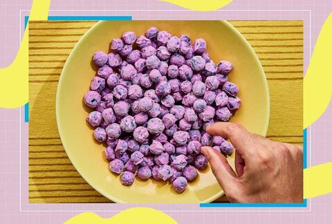 Новое исследование, опубликованное в Scientific Reports, выявило два ключевых питательных вещества, связанных с более поздним наступлением менопаузы: витамин C и каротиноиды.