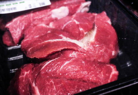 «Мясо на ужин — и почки в стрессе»: почему диеты на красном мясе опасны — даже если вес уходит
